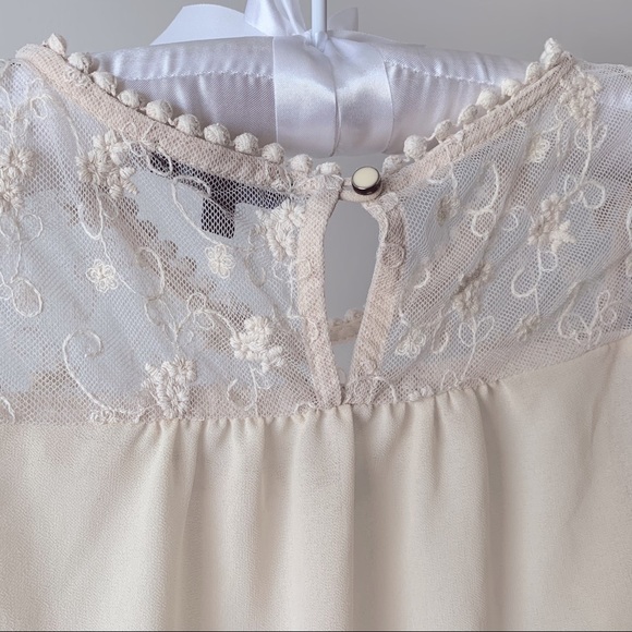 Cute Detail Sheer Tank - Picture 3 of 3